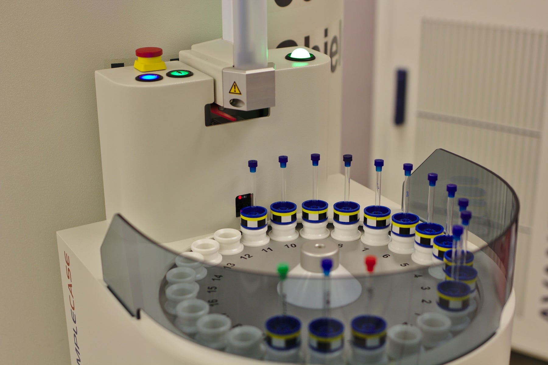 Running a Calibration Curve and Sample | Beckman AU680 Chemistry Analyzer: A Detailed Guide 🧪